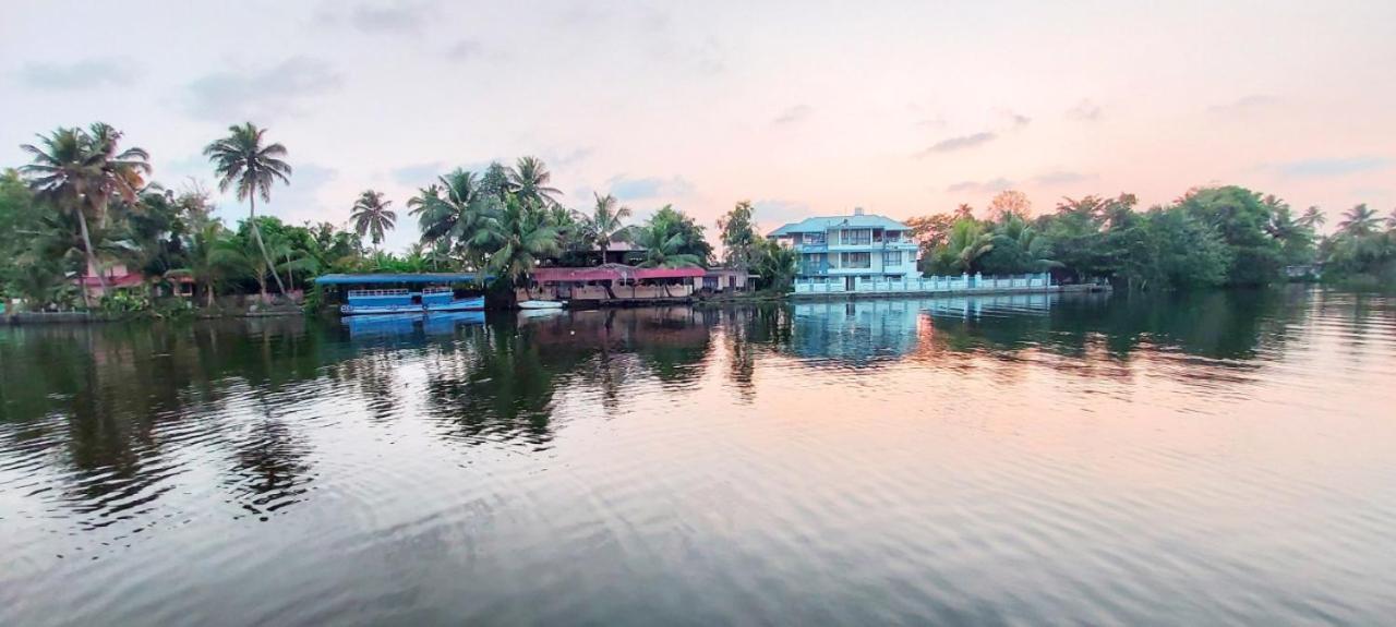 Captains Cabin Backwater Resort Alappuzha Экстерьер фото